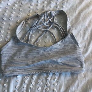 2 Lululemon sports bras// size 4 and 6 free to be and like a cloud